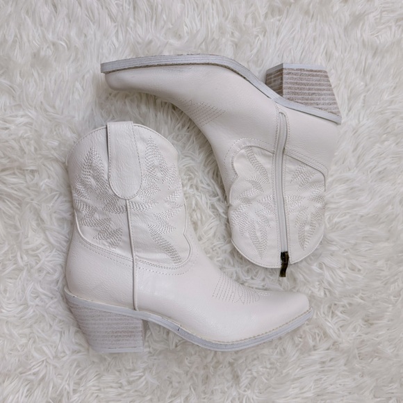 Beast Fashion Adela Western Ankle Boot White Cowgirl Boots White Cowboy Boots - Picture 4 of 7